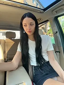 DollyTall online show from June 19, 2026, 1:43 am