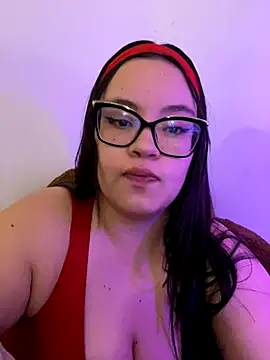 Emily Taylor2 online show from December 1, 2025, 2:05 am