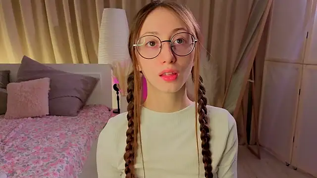 Snapshot of AvrilLeMell chatting on February 22, 2026, 9:13 pm AvrilLeMell online show from February 22, 2026, 9:13 pm