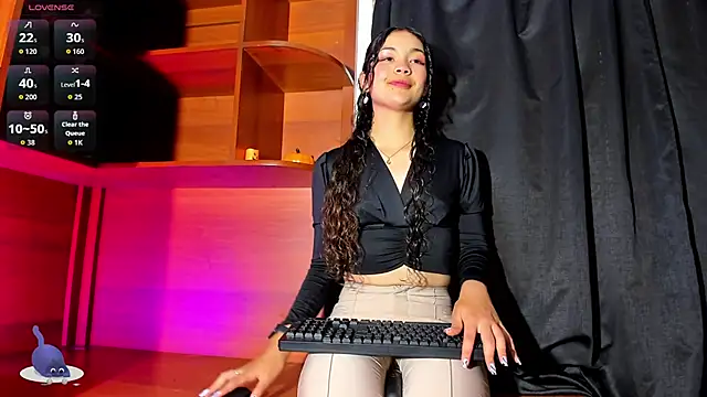 Camilla Miller01 online show from November 26, 2025, 9:05 pm