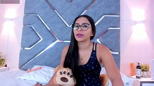 AmyStar1 online show from October 13, 2025, 3:34 pm