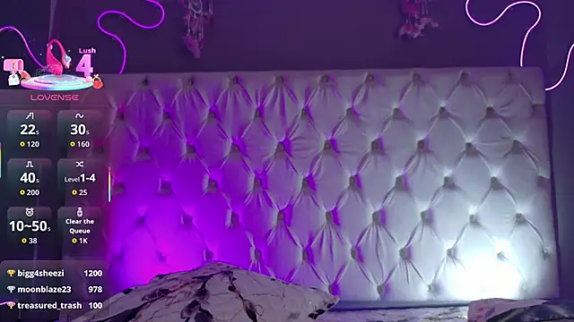 Megan  cole1 online show from October 6, 2025, 11:51 am