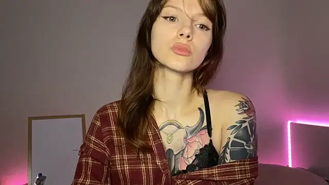 wild kittten online show from September 12, 2025, 8:53 pm
