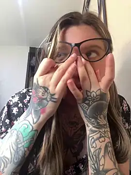 KoraSweett online show from December 19, 2025, 7:43 pm