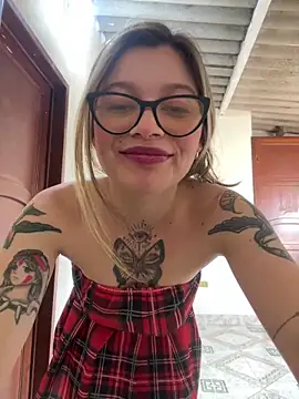 KoraSweett online show from March 25, 2026, 7:42 pm