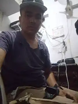 miroqui143 online show from November 14, 2025, 2:16 pm