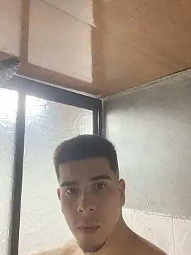 Snapshot of Owen_2408 chatting on November 1, 2025, 10:01 pm Owen 2408 online show from November 1, 2025, 10:01 pm