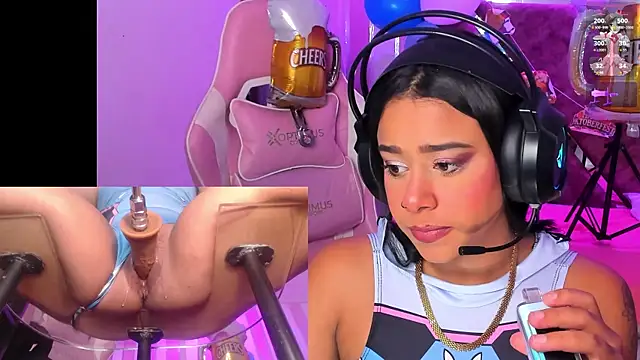 Snapshot of Gina_Kurt chatting on September 30, 2025, 3:44 am Gina Kurt online show from September 30, 2025, 3:44 am