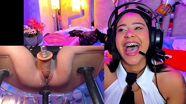 Snapshot of Gina_Kurt chatting on October 6, 2025, 12:52 am Gina Kurt online show from October 6, 2025, 12:52 am