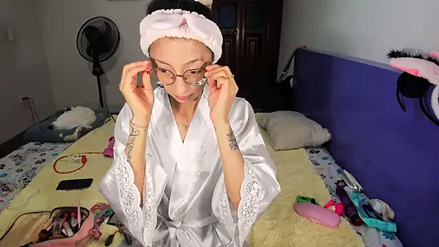 Anais lux online show from April 6, 2026, 11:38 pm