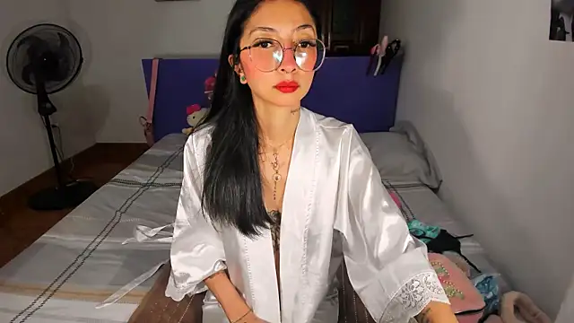 Snapshot of Anais_lux chatting on May 15, 2026, 10:50 pm Anais lux online show from May 15, 2026, 10:50 pm