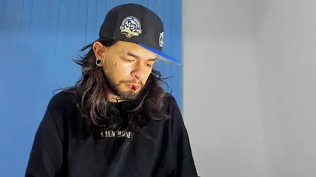 Snapshot of Theferxxo_12 chatting on October 29, 2025, 11:06 pm Theferxxo 12 online show from October 29, 2025, 11:06 pm