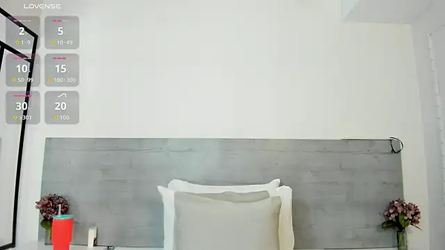 sunnyWhitee online show from June 16, 2026, 7:16 pm