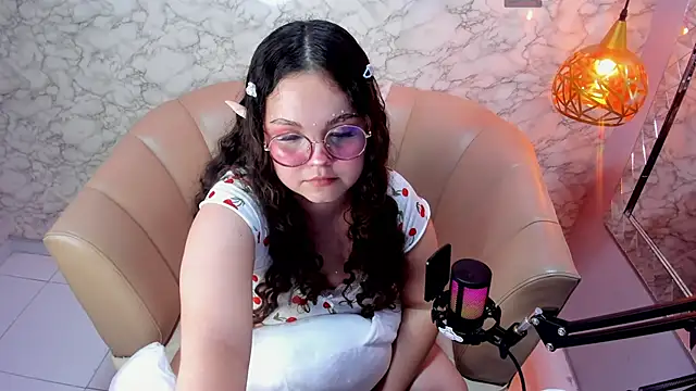 Snapshot of ShylySweet chatting on October 29, 2025, 5:10 am ShylySweet online show from October 29, 2025, 5:10 am