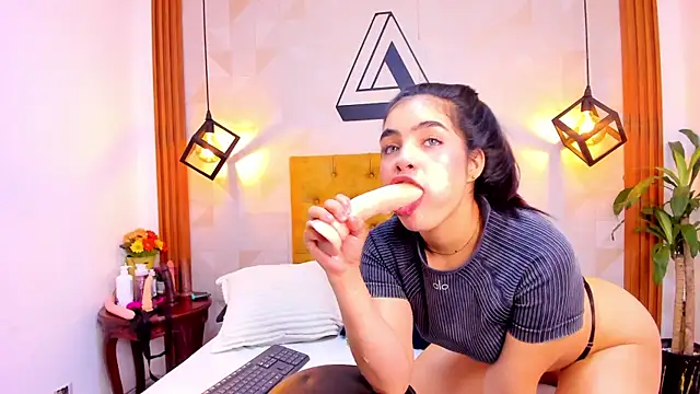 violet sweet19 online show from November 14, 2025, 12:42 am