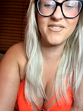 Snapshot of Charleigh_xx chatting on September 29, 2025, 8:46 pm Charleigh xx online show from September 29, 2025, 8:46 pm
