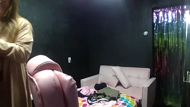 bigb00tycass online show from November 23, 2025, 5:46 pm