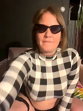 bigb00tycass online show from December 16, 2025, 4:28 am