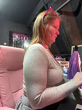 bigb00tycass online show from December 16, 2025, 7:41 pm