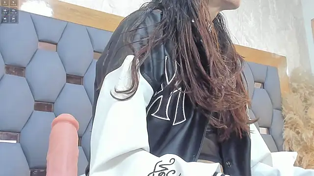 Snapshot of crystal_sm chatting on March 2, 2026, 3:09 am crystal sm online show from March 2, 2026, 3:09 am