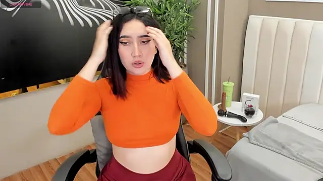 Skyyle  online show from March 28, 2026, 1:11 pm