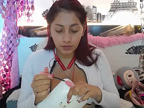 Snapshot of Nicol_V chatting on September 25, 2025, 4:05 am Nicol V online show from September 25, 2025, 4:05 am