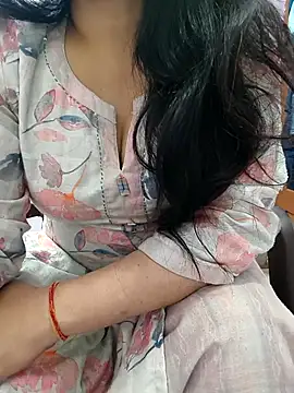 Snapshot of roshni_agrawal0 chatting on May 4, 2026, 2:46 pm roshni agrawal0 online show from May 4, 2026, 2:46 pm