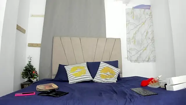 Lady miss    online show from December 16, 2025, 12:32 pm