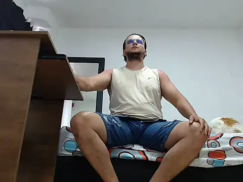Snapshot of cloudsxxx chatting on June 16, 2026, 3:47 pm cloudsxxx online show from June 16, 2026, 3:47 pm