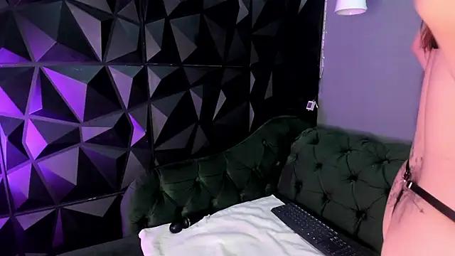 Snapshot of Astridhotman chatting on October 15, 2025, 8:53 pm Astridhotman online show from October 15, 2025, 8:53 pm