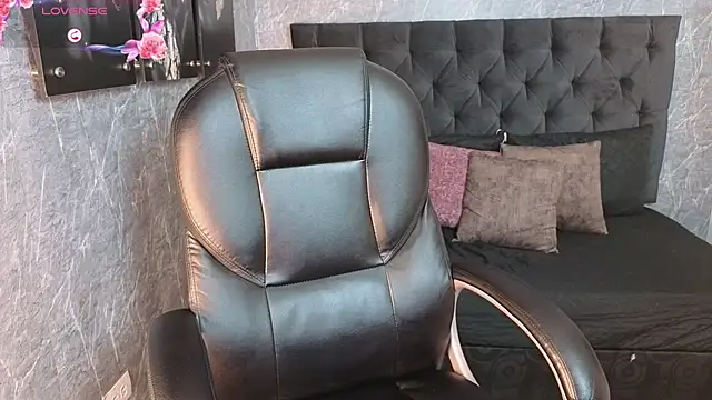 eileen  hills online show from September 23, 2025, 6:55 pm