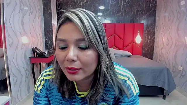 Snapshot of LatinaHoleQueen chatting on June 17, 2026, 3:35 pm LatinaHoleQueen online show from June 17, 2026, 3:35 pm
