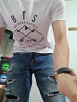 Ethanho0t online show from December 2, 2025, 12:21 pm