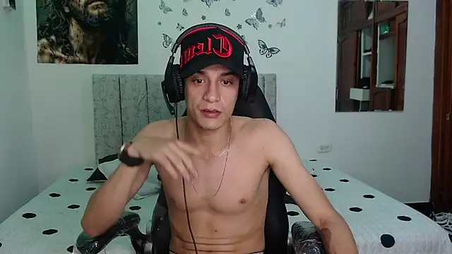 Ethanho0t online show from January 6, 2026, 6:28 am