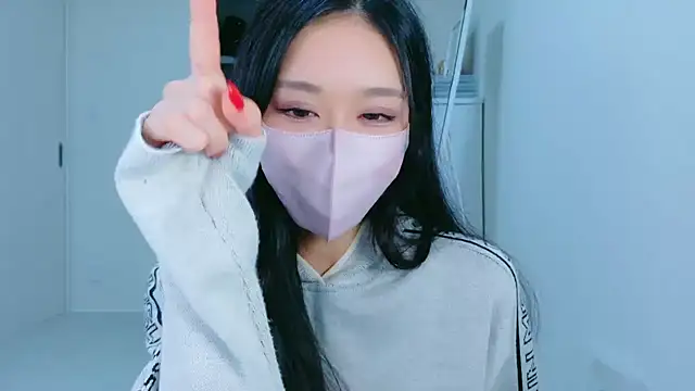 Snapshot of ramuchan_desu chatting on October 7, 2025, 12:35 pm ramuchan desu online show from October 7, 2025, 12:35 pm