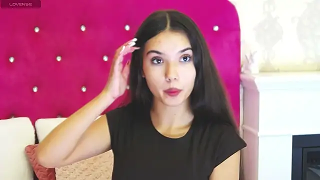 Snapshot of AlexisDevine chatting on September 14, 2025, 4:33 am AlexisDevine online show from September 14, 2025, 4:33 am