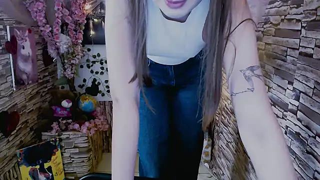 Snapshot of Amanda_Bright_ chatting on October 3, 2025, 6:32 am Amanda Bright  online show from October 3, 2025, 6:32 am