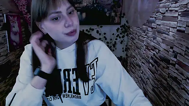 Snapshot of Amanda_Bright_ chatting on October 5, 2025, 8:34 am Amanda Bright  online show from October 5, 2025, 8:34 am