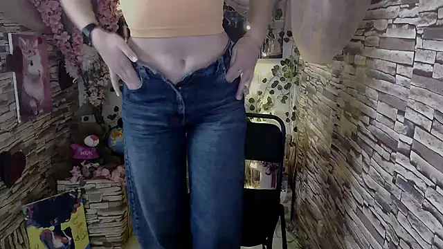 Snapshot of Amanda_Bright_ chatting on October 8, 2025, 7:17 am Amanda Bright  online show from October 8, 2025, 7:17 am