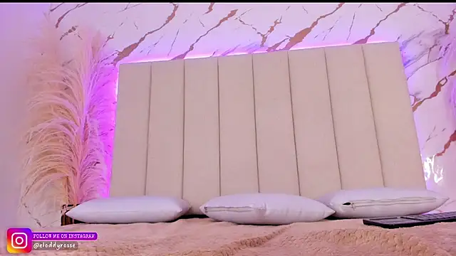 Elody rousse online show from October 12, 2025, 11:42 am