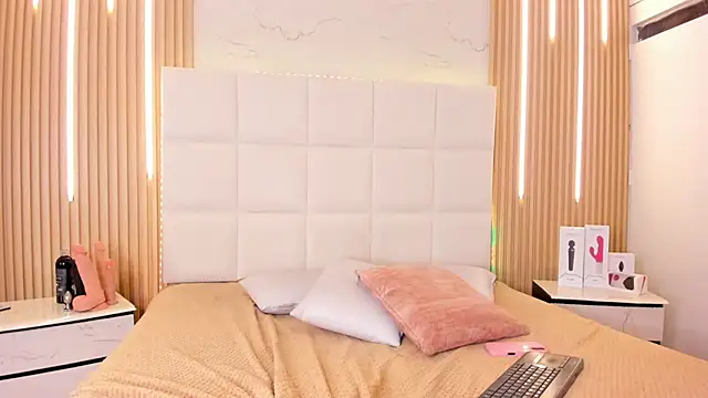 Elody rousse online show from December 1, 2025, 12:21 pm