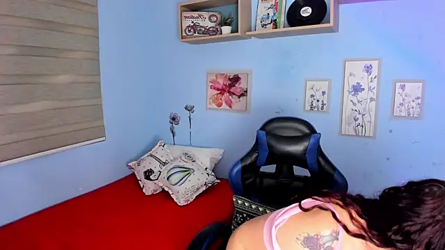 Nicky lucy m online show from May 10, 2026, 1:55 am