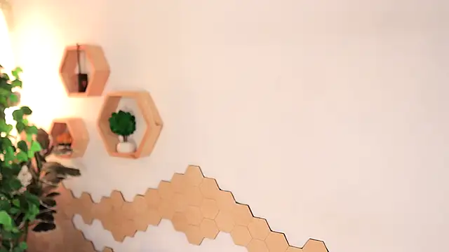 Snapshot of _MayaMoon_ chatting on November 15, 2025, 5:16 am MayaMoon online show from November 15, 2025, 5:16 am