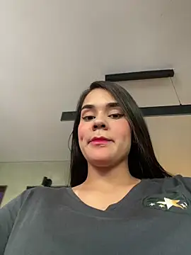 Snapshot of BellaLeclair chatting on October 15, 2025, 4:29 pm BellaLeclair online show from October 15, 2025, 4:29 pm