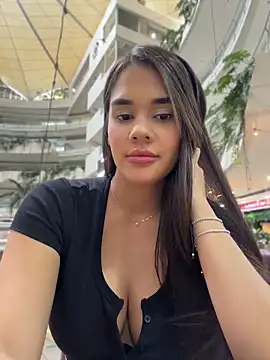 BellaLeclair online show from June 5, 2026, 8:58 pm