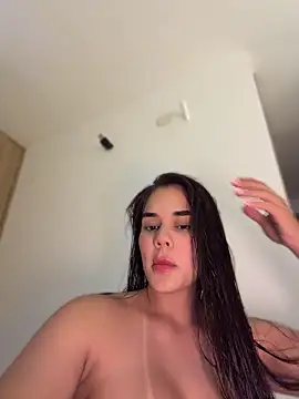BellaLeclair online show from June 15, 2026, 5:31 am