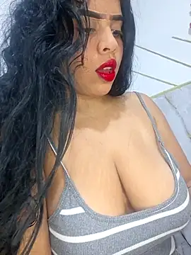 Snapshot of Yemaly_Lee chatting on May 4, 2026, 9:11 pm Yemaly Lee online show from May 4, 2026, 9:11 pm
