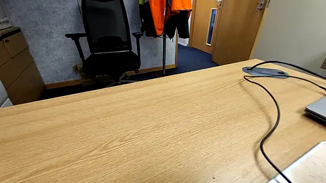 Oorse1966 online show from October 28, 2025, 7:45 am