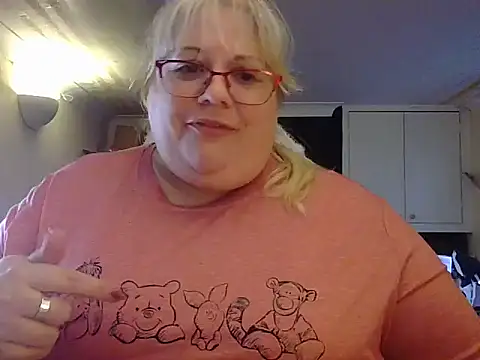 Snapshot of Kinkyhousewife83 chatting on October 8, 2025, 9:29 am Kinkyhousewife83 online show from October 8, 2025, 9:29 am