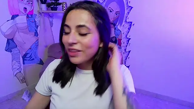 sofi lara28 online show from April 30, 2026, 8:57 pm